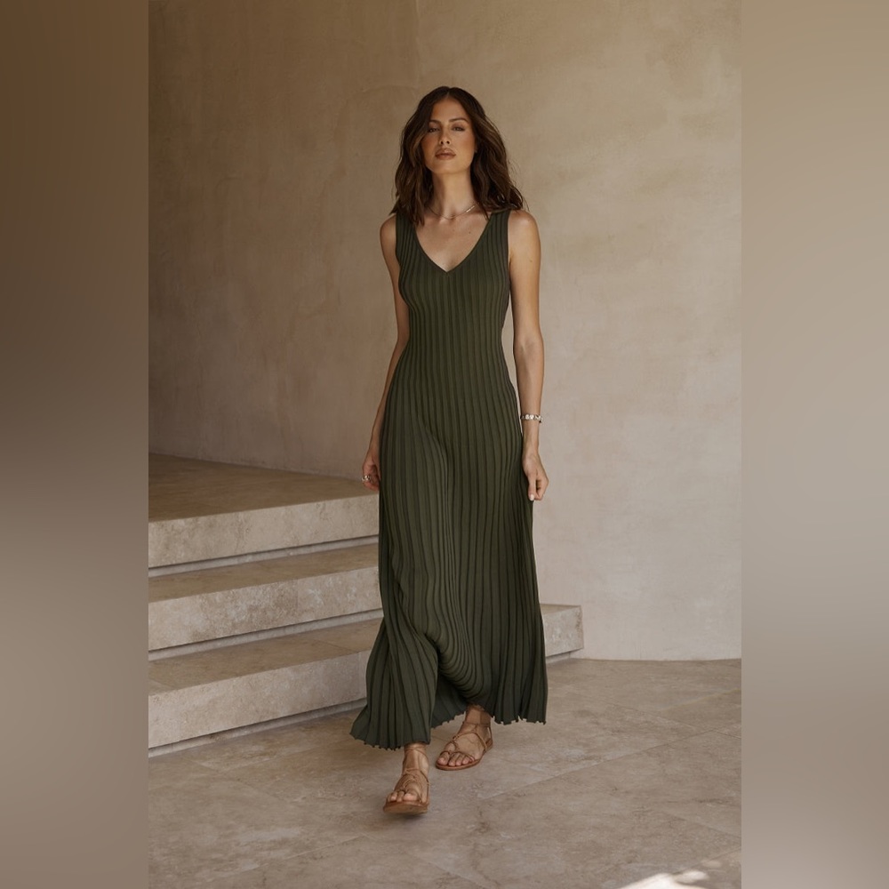 DISSH KAT OLIVE V NECK KNIT DRESS - NWT